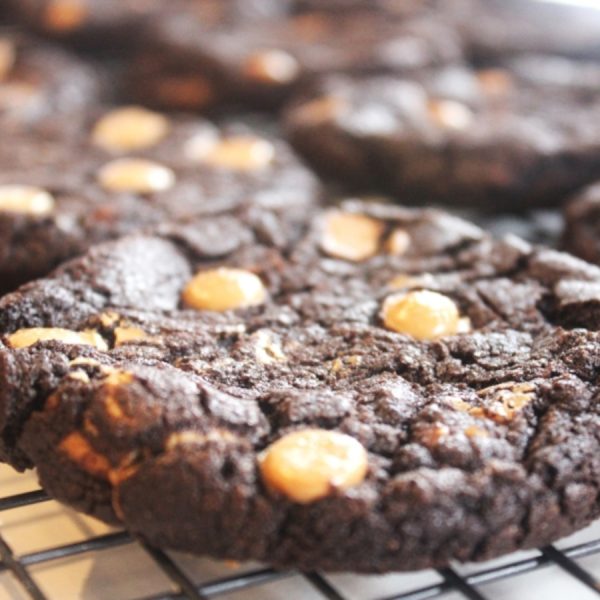 Use our gluten-free cookie baking kit to make these incredible black cocoa and gold chocolate cookies