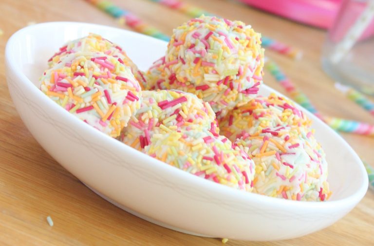 Read more about the article RECIPE: GLUTEN-FREE COOKIE DOUGH SPRINKLES BALLS