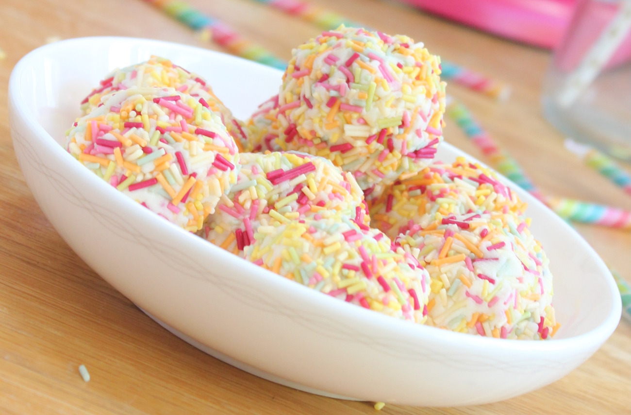 You are currently viewing RECIPE: GLUTEN-FREE COOKIE DOUGH SPRINKLES BALLS